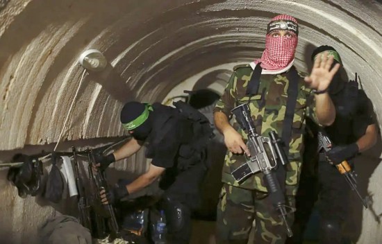 COMBATTANTS DU HAMAS DANS LES TUNNELS DU HAMAS